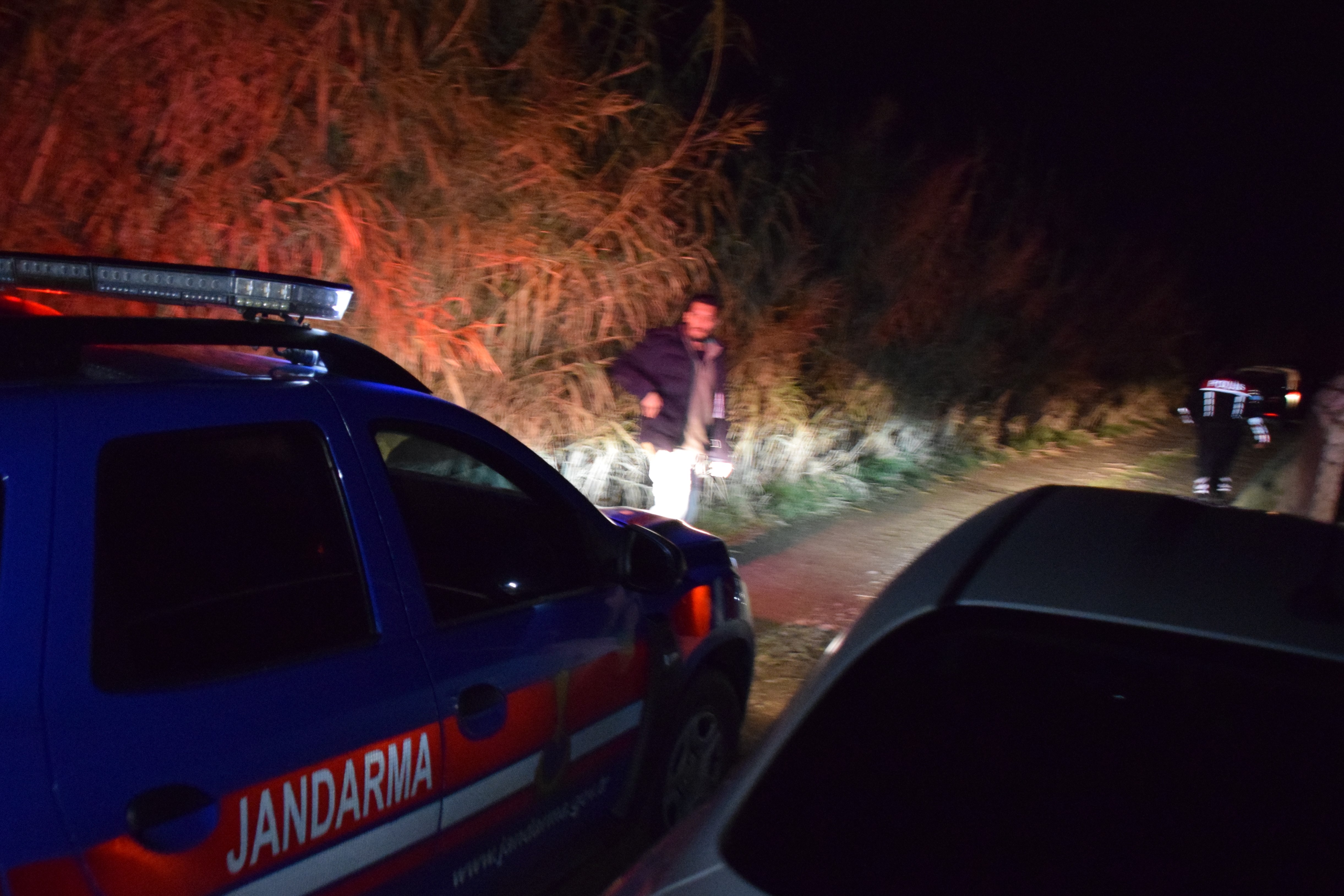 Manisa’da Eşini Silahla Öldüren Şüpheli Sınırda Yakalandı (2)