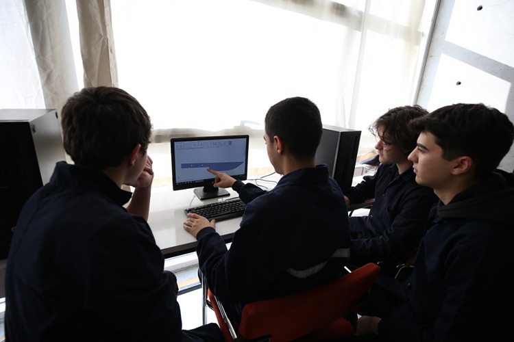 Meslek Liseliler Tescilli Bursa Bıçağı Üretiyor4