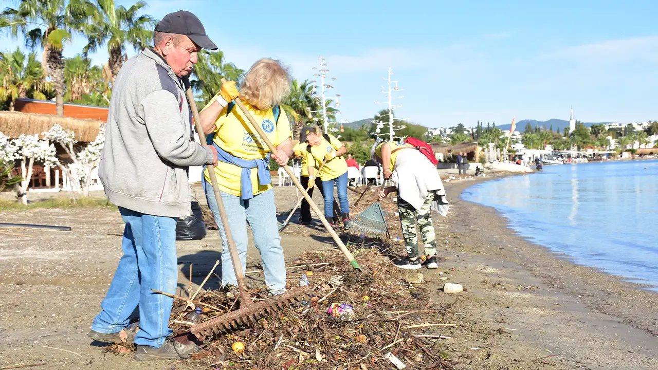 Muğla Bodrum’da Sağanak Sonrası Atık Temizliği Yapıldı 1