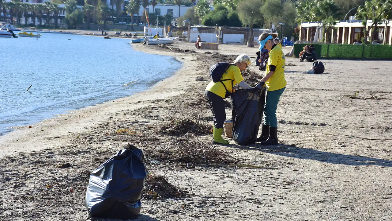 Muğla Bodrum’da Sağanak Sonrası Atık Temizliği Yapıldı