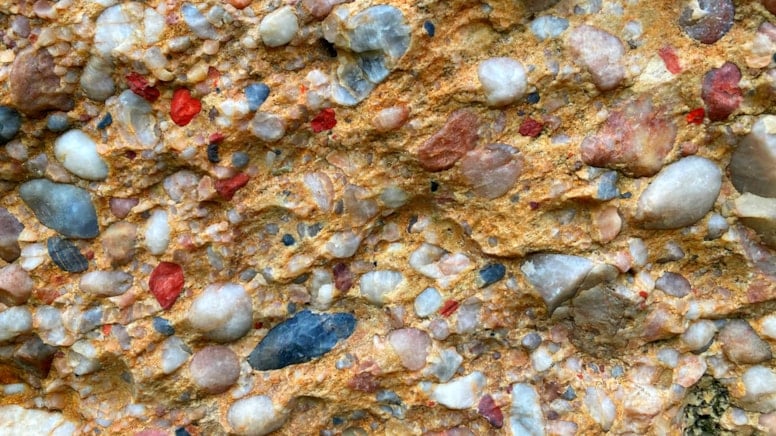 Sahildeki Çakıl Taşlarıyla Sanatını Zirveye Taşıdı