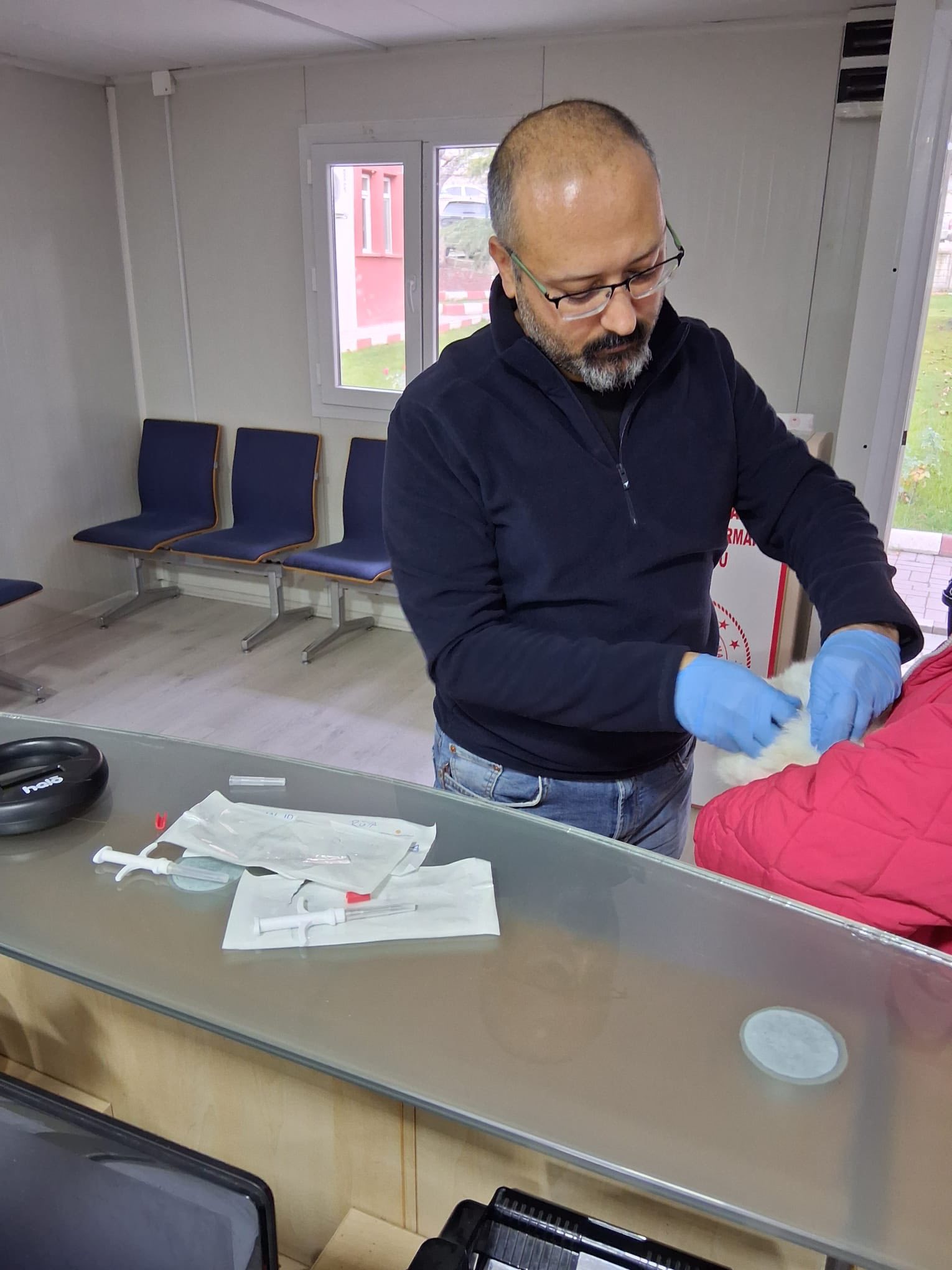 Tavşanlı’da Kedi Ve Köpeklere Mikroçip Ve Kuduz Aşısı
