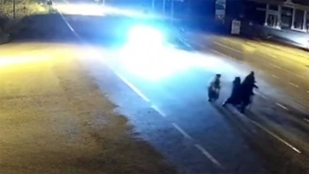 Uşak’ta Otomobil Yayalara Çarptı, 3 Ölü10