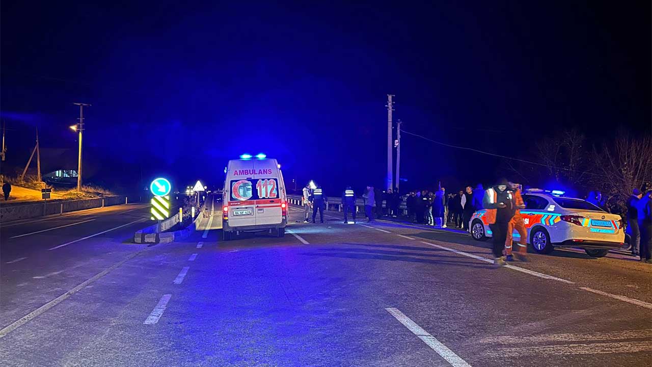 Uşak’ta Otomobil Yayalara Çarptı, 3 Ölü6