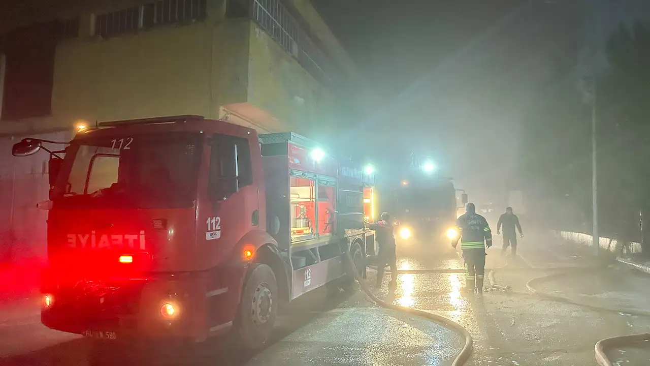 Uşak’ta Plastik Poşet Fabrikasında Yangın Paniği