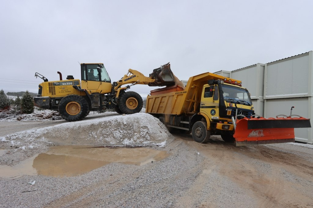 Kütahya’da Karla Mücadele Çalışmaları Sürüyor-1