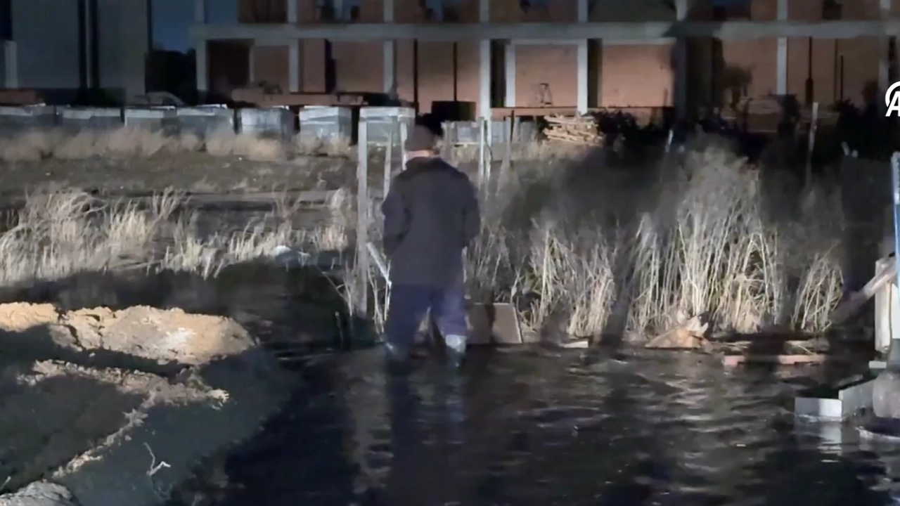 Afyonkarahisar'da Sağanak Ve Rüzgar Etkili Oldu1