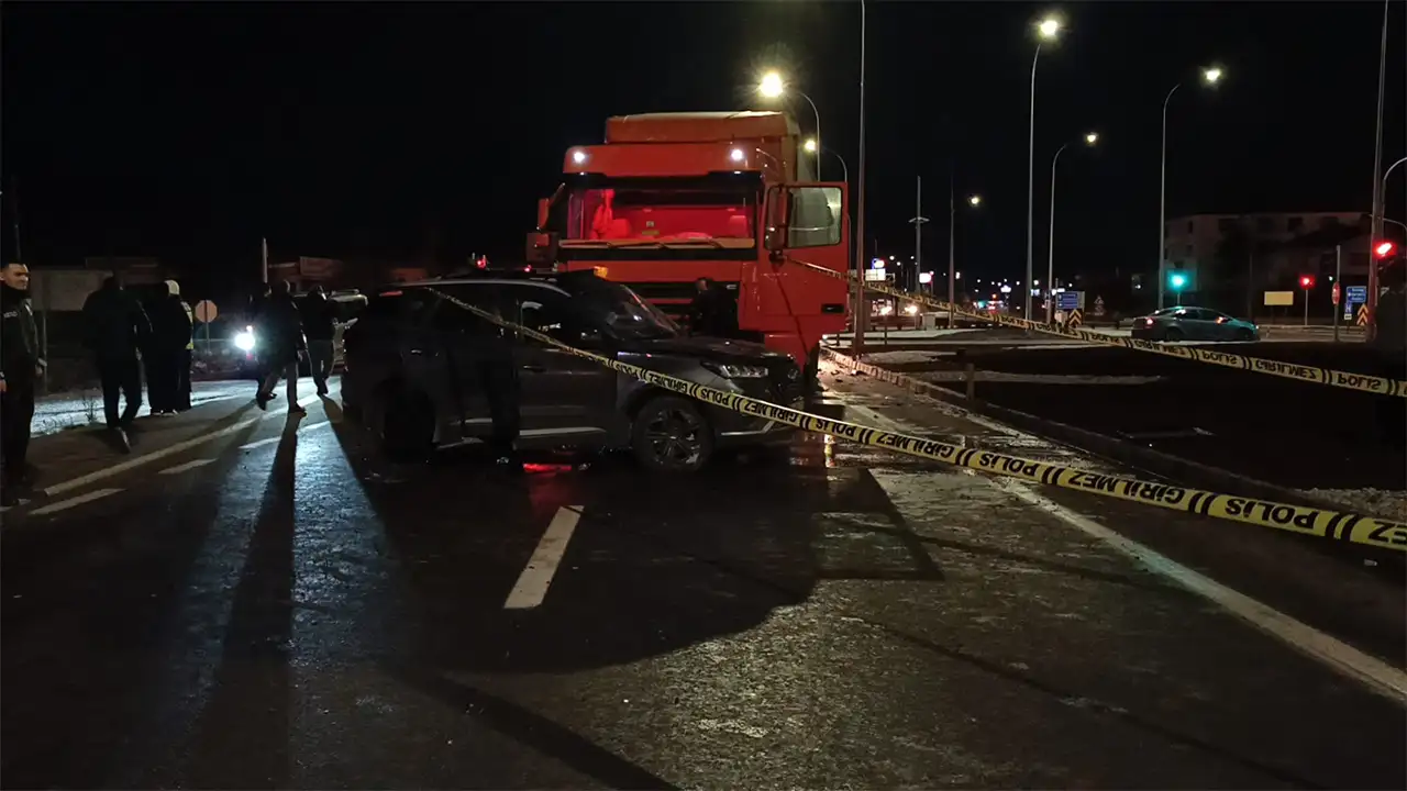 Afyonkarahisar’da Tır Ile Otomobil Çarpıştı 7 Yaralı 1