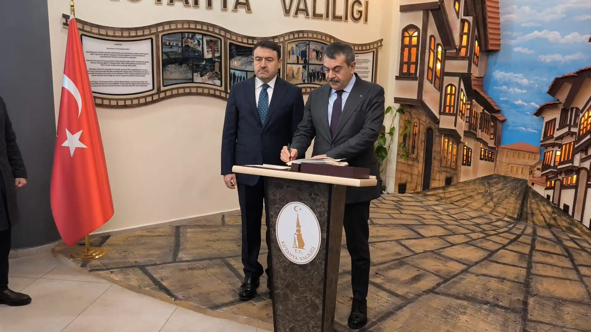 Bakan Tekin'den, Kütahya Valisi Işın’a Ziyaret 1