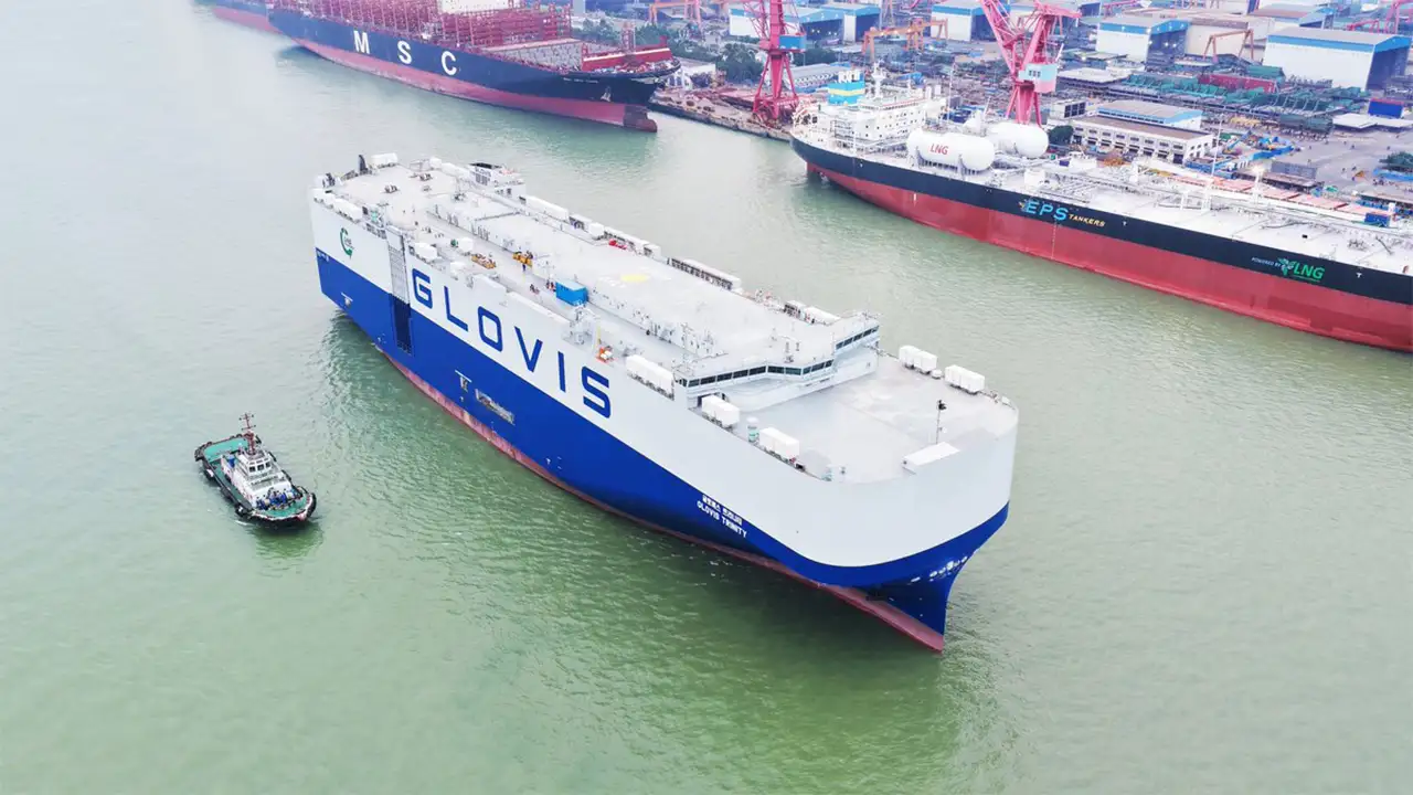 Dünyanın En Büyük Otomobil Taşıyan Gemisi Denize Indirildi1