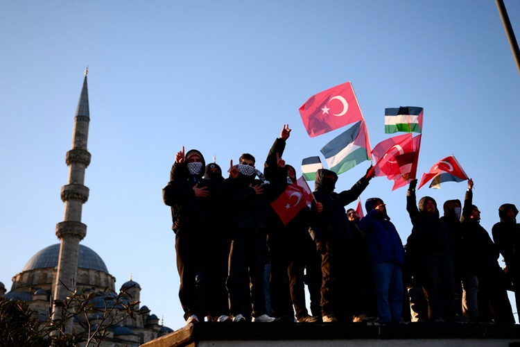 Filistin’e Destek Için 520 Bin Kişi Galata Köprüsü’nde Buluştu (3)