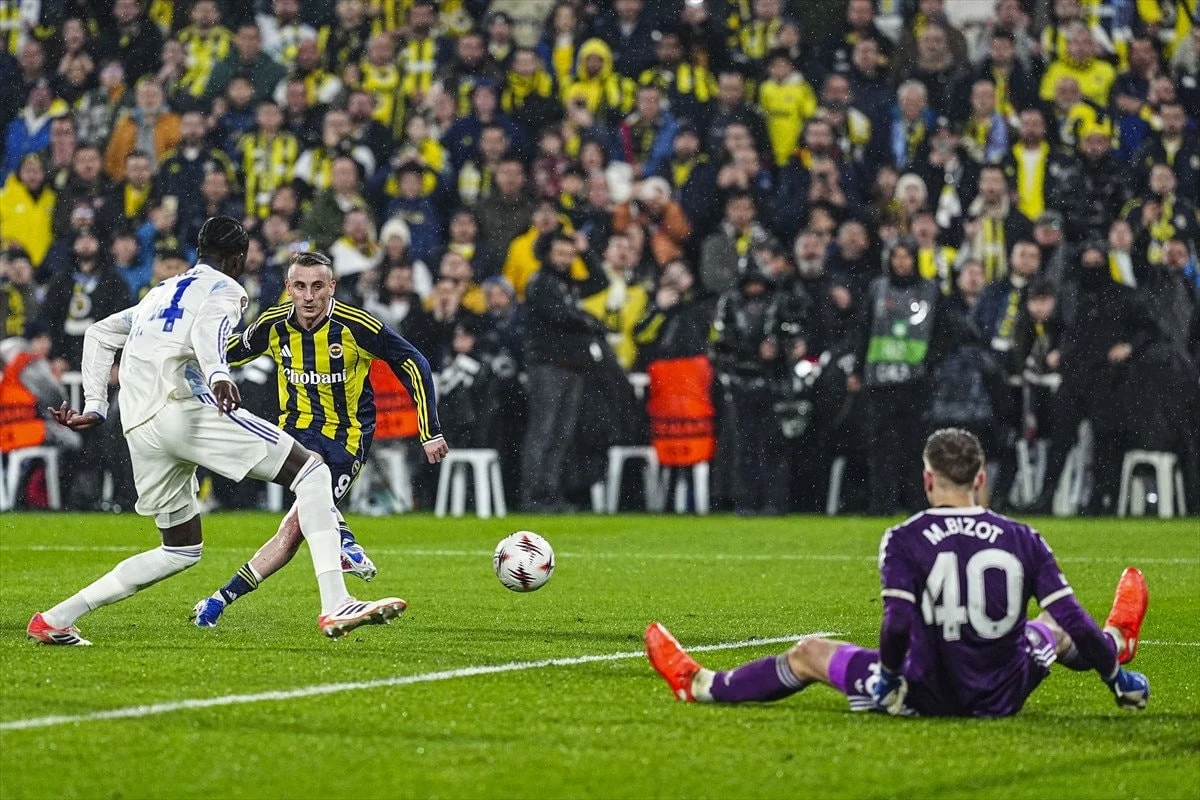 İngiliz Basını Fenerbahçe Aston Villa Maçını Manşetlere Taşıdı5