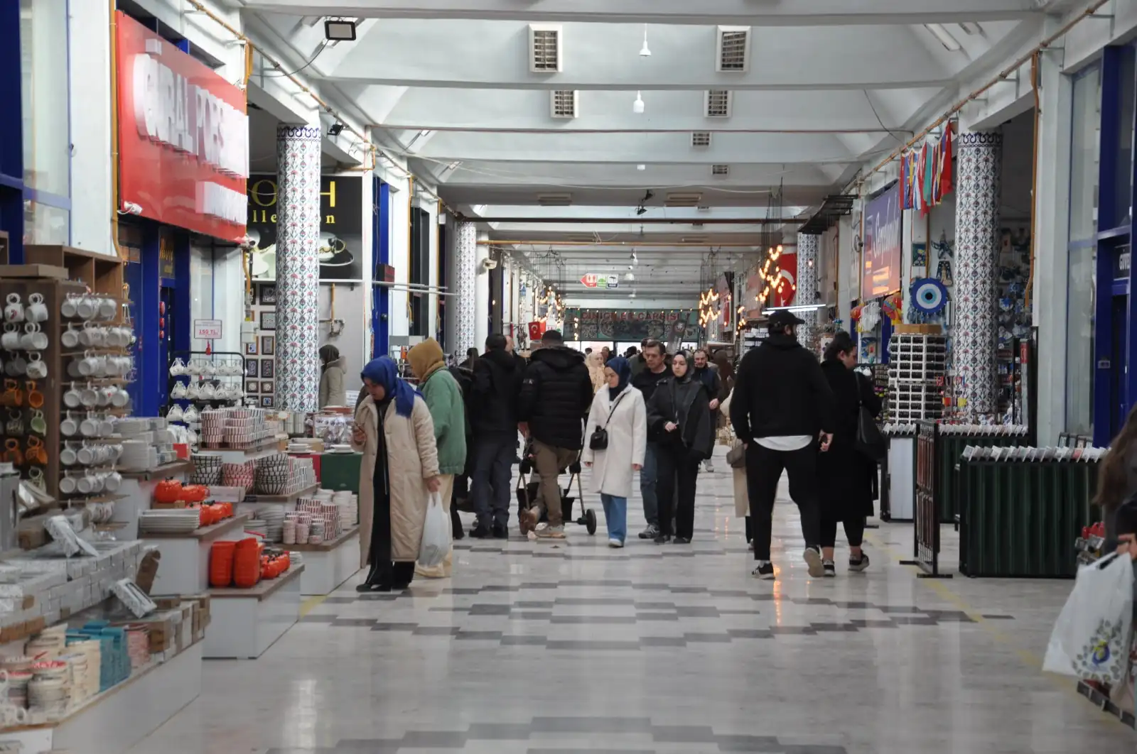 Kütahya Çiniciler Çarşısı’nda Minikler, Çini Çamurunu Şekillendirdi 1