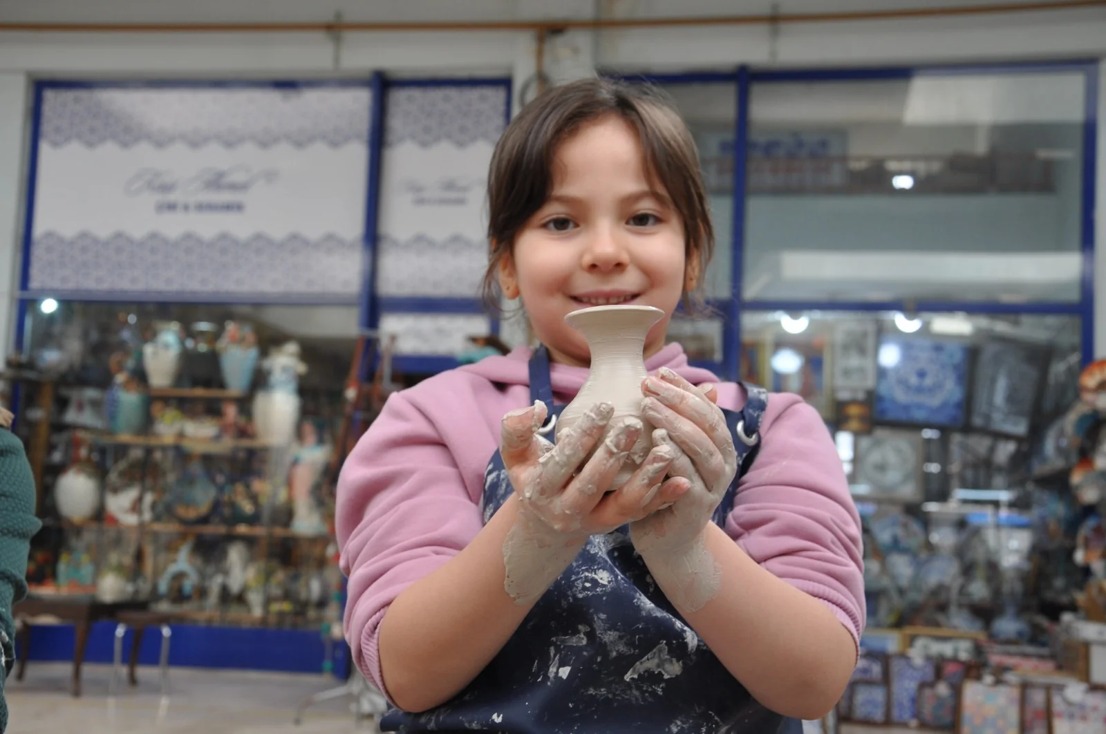 Kütahya Çiniciler Çarşısı’nda Minikler, Çini Çamurunu Şekillendirdi 3