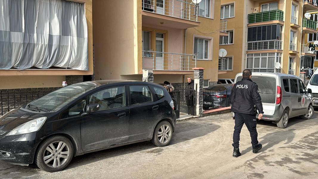 Kütahya Da Memur Evinde Ölü Bulundu (2)
