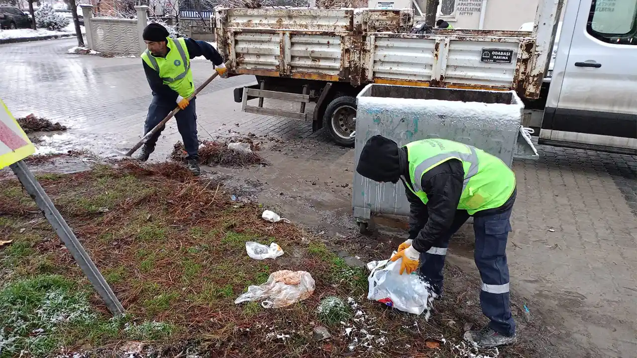 Kütahya Gazi Hüseyin Paşa Caddesi’nde Temizlik Çalışması1