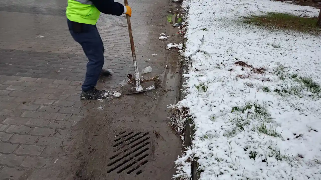 Kütahya Gazi Hüseyin Paşa Caddesi’nde Temizlik Çalışması2