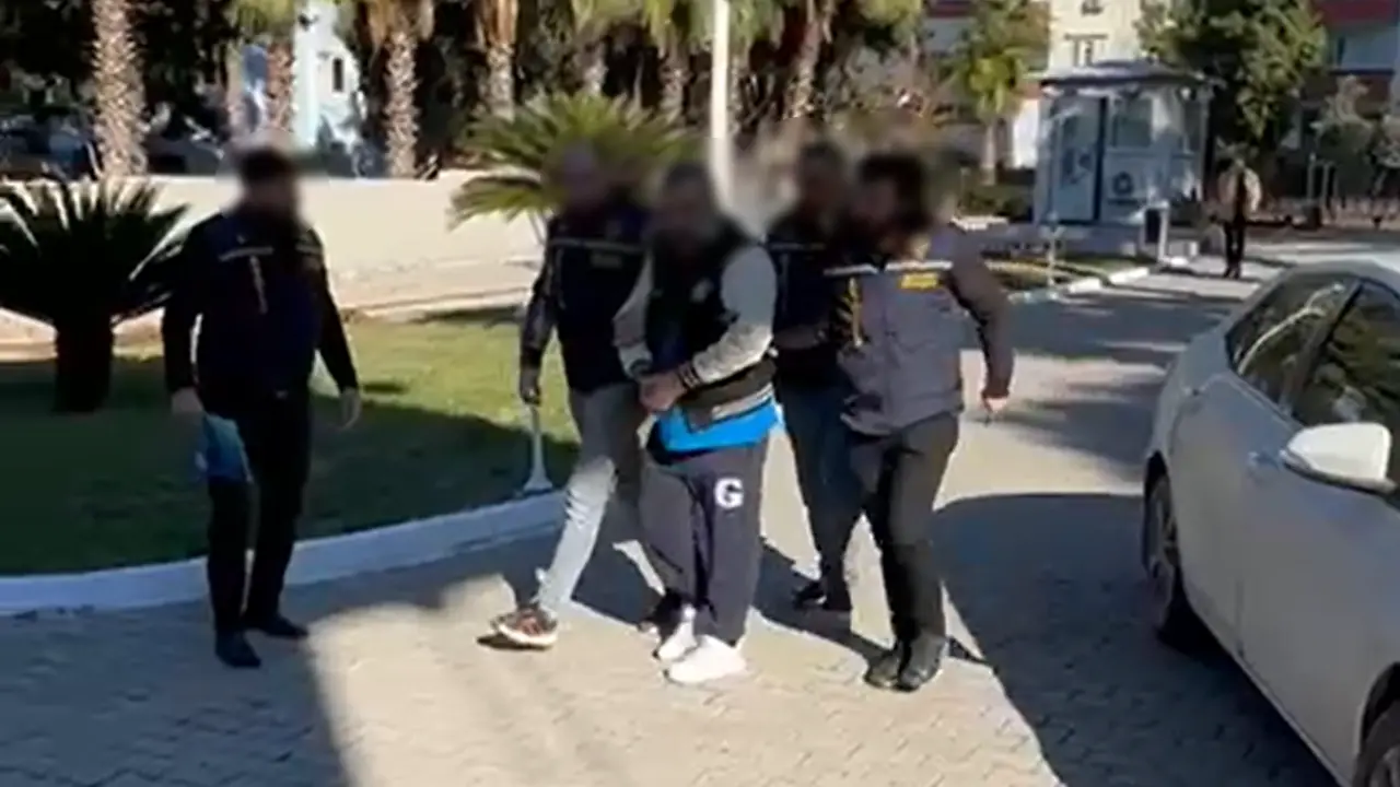 Kütahya Polisi, 543 Yıl Kesinleşmiş Hapis Cezası Bulunan Suçluyu Yakaladı5