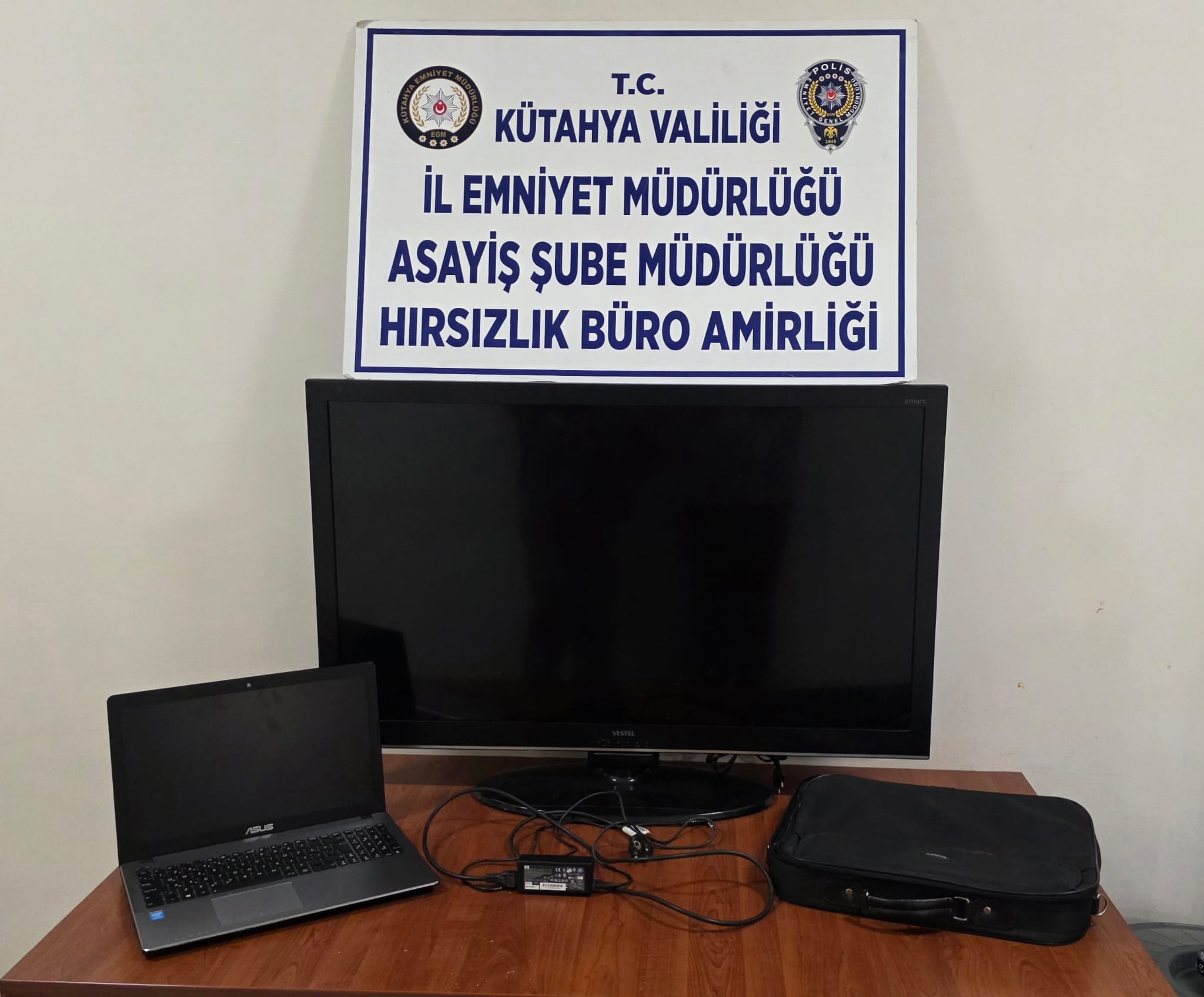 Kütahya Polisi, Güvenlik Kameralarını Inceledi Hırsızı Yakaladı-1