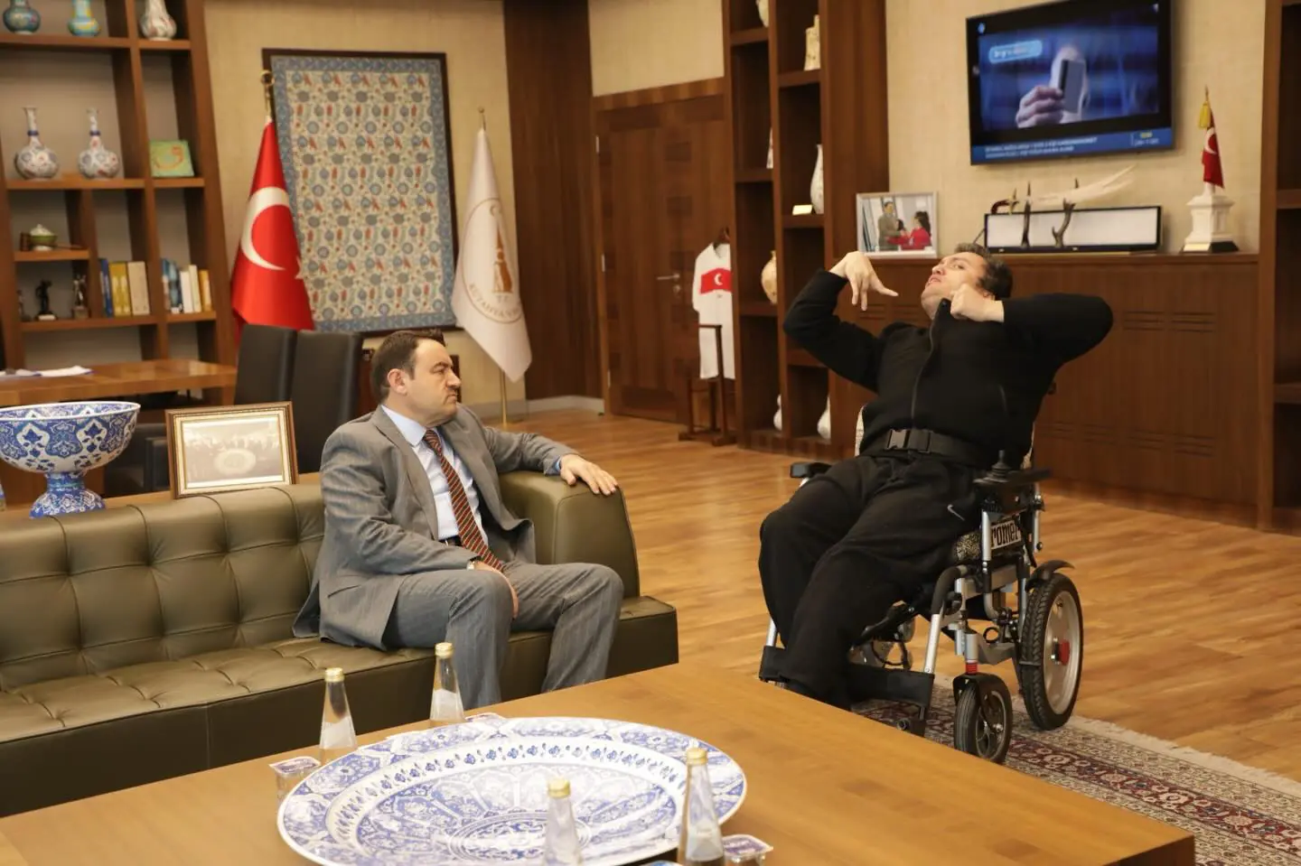 Kütahya Valisi Işın, Engelli İsmet Öksüz Ile Buluştu