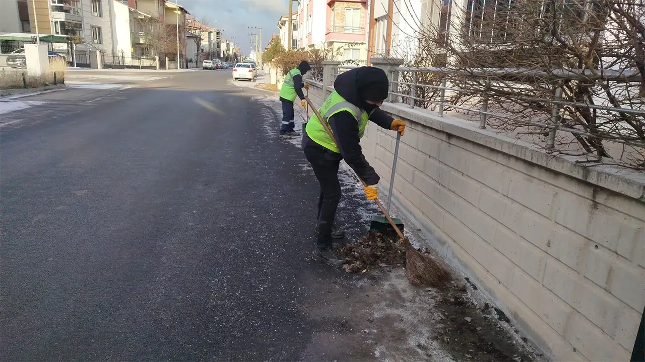 Kütahya Yunus Emre Mahallesi’nde Temizlik Çalışması2