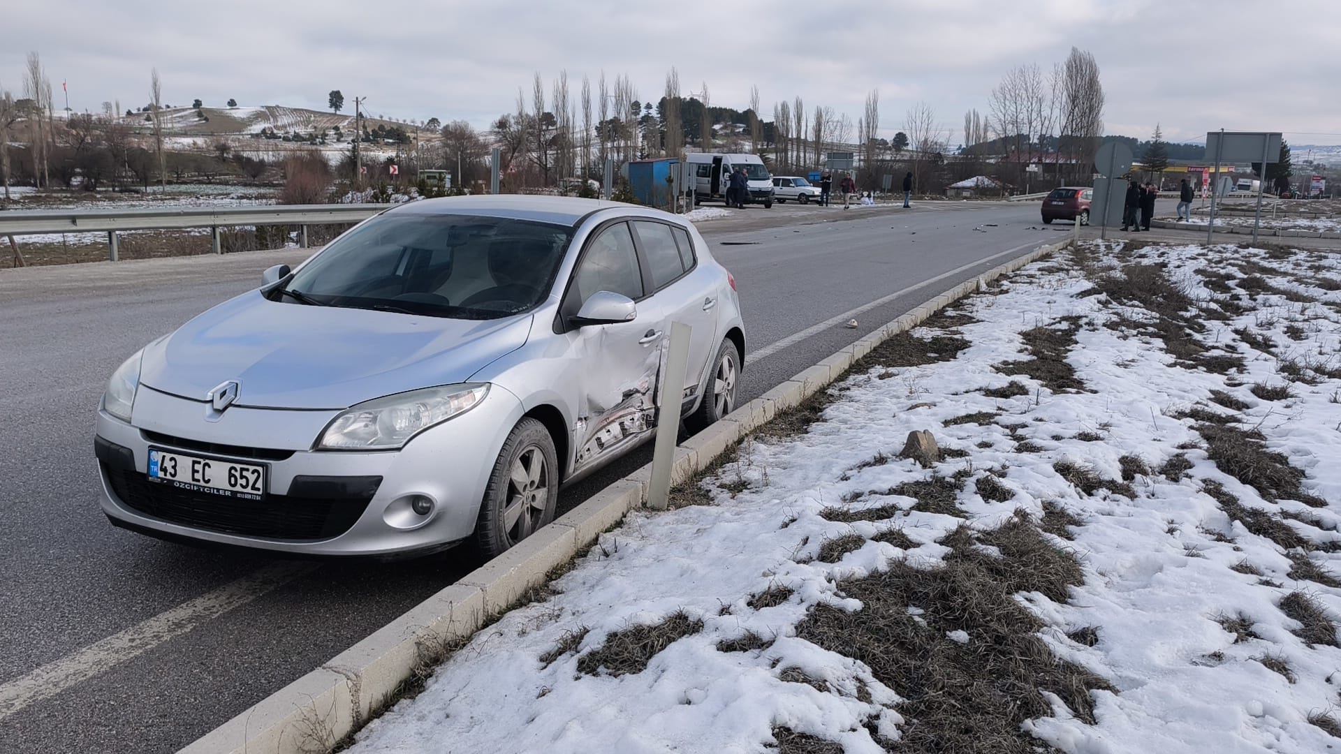 Kütahya’da Ara Yoldan Çıktı, Otomobile Çarptı 1