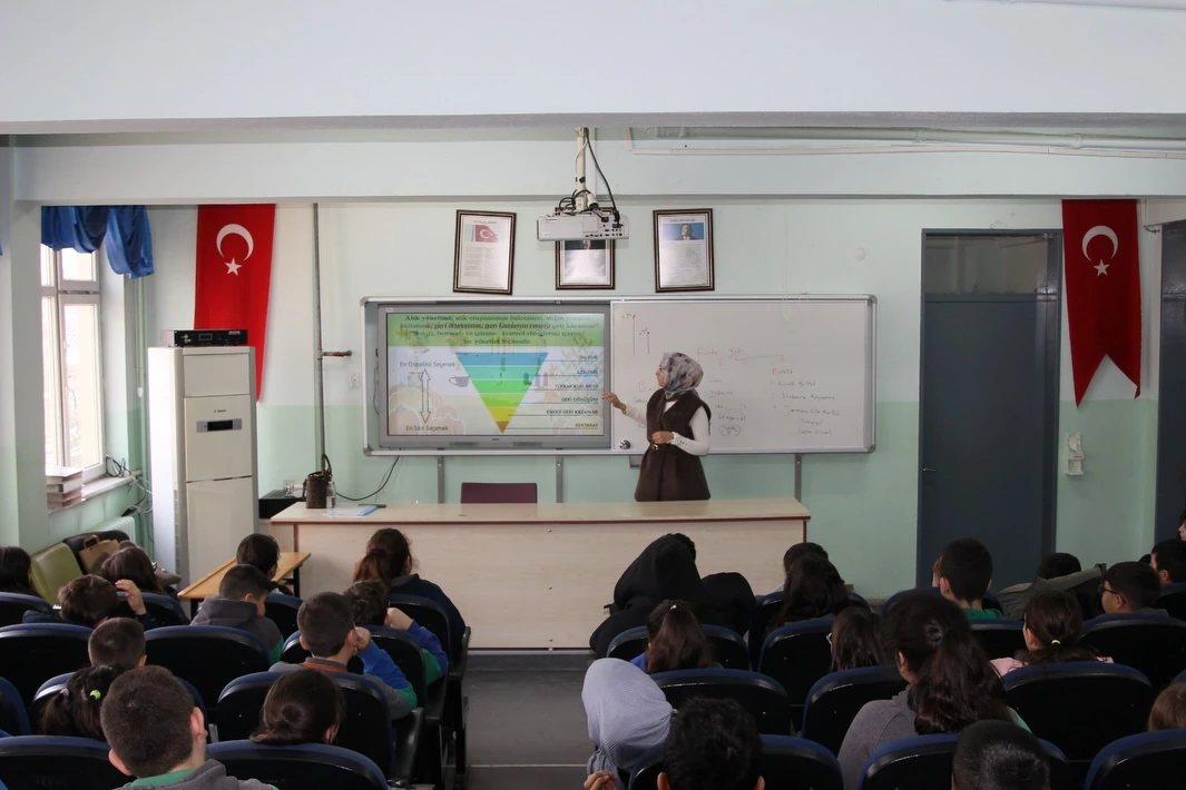 Kütahya’da Binin Üzerinde Öğrenciye Sıfır Atık Eğitimi