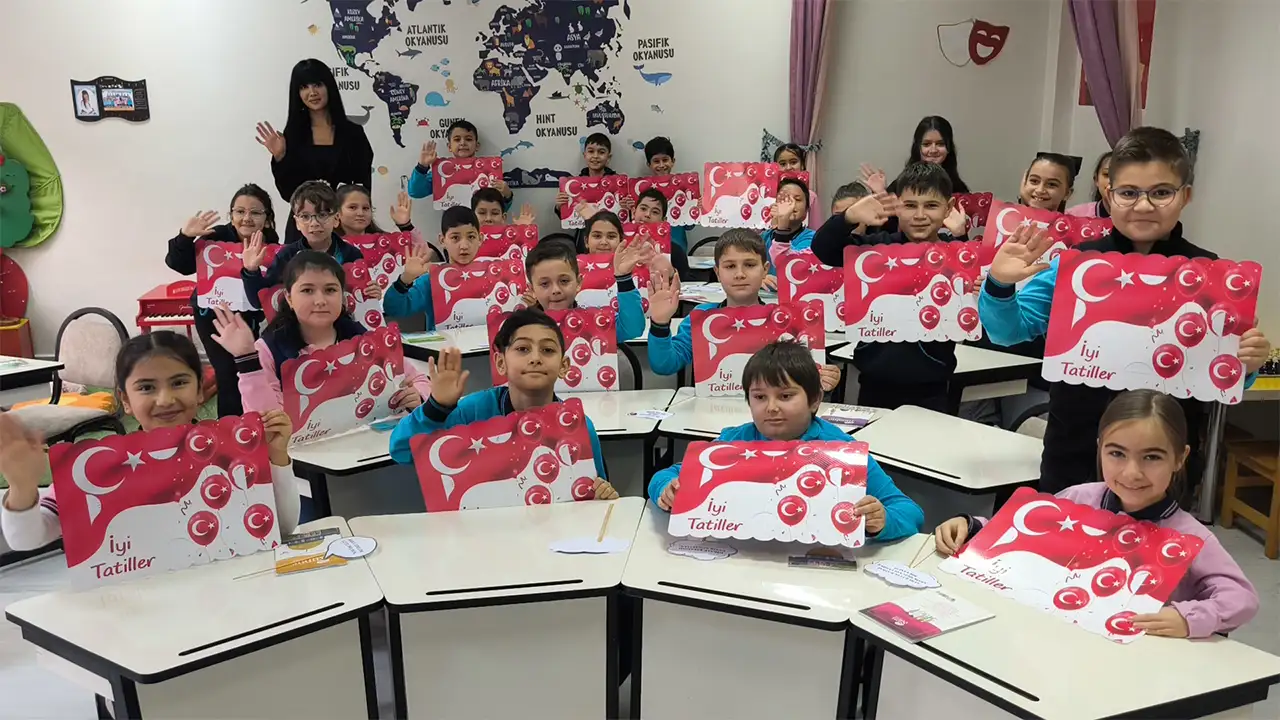 Kütahya'da Binlerce Öğrenci Karne Aldı5