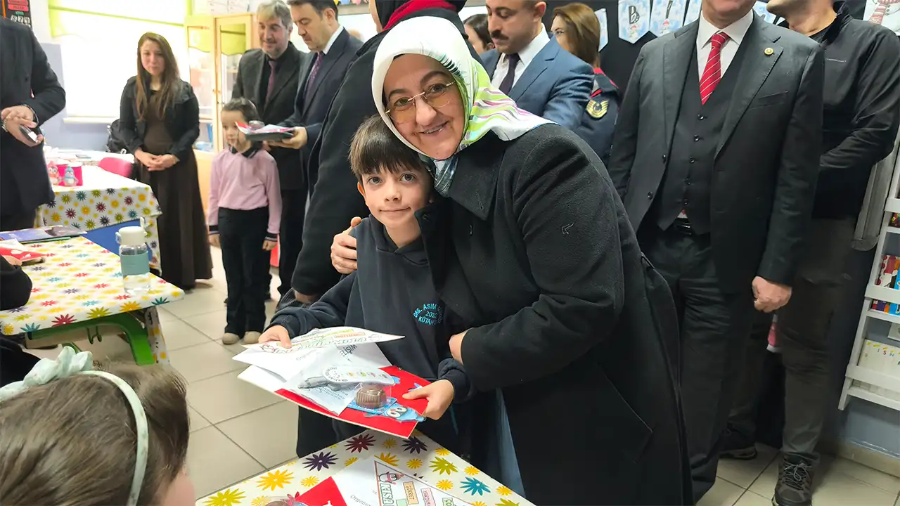 Kütahya'da Binlerce Öğrenci Karne Aldı6