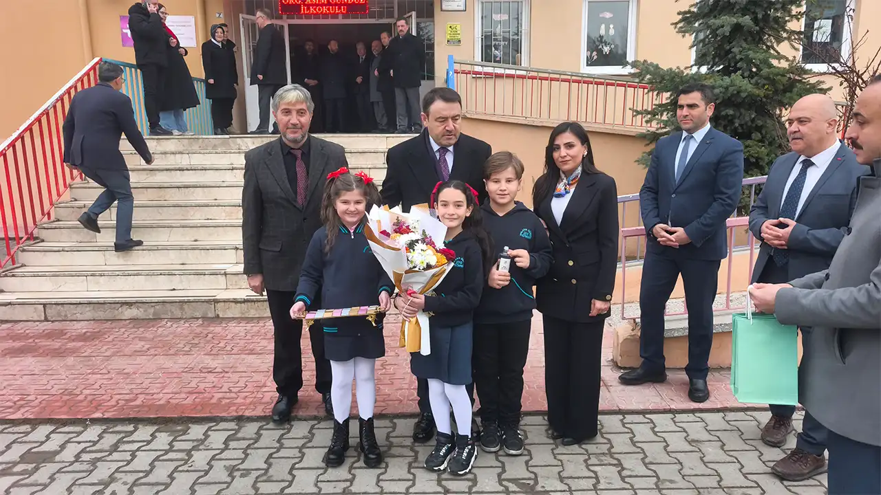 Kütahya'da Binlerce Öğrenci Karne Aldı7