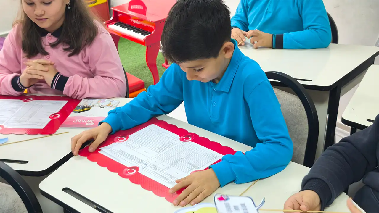 Kütahya'da Binlerce Öğrenci Karne Aldı8