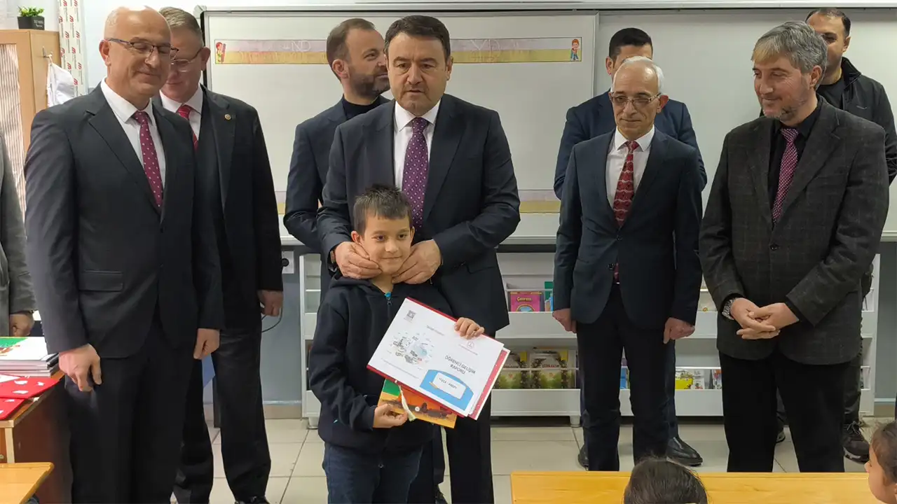 Kütahya'da Binlerce Öğrenci Karne Aldı9