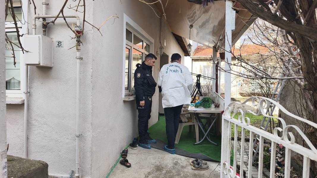 Kütahya’da Bir Kişi Annesi Tarafından Ölü Bulundu (6)