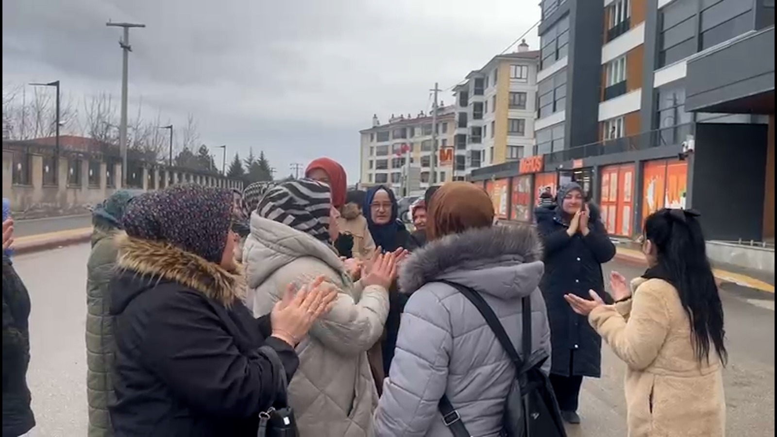 Kütahya’da Bir Seramik Fabrikasında Işçilerden “Maaş” Eylemi (1)