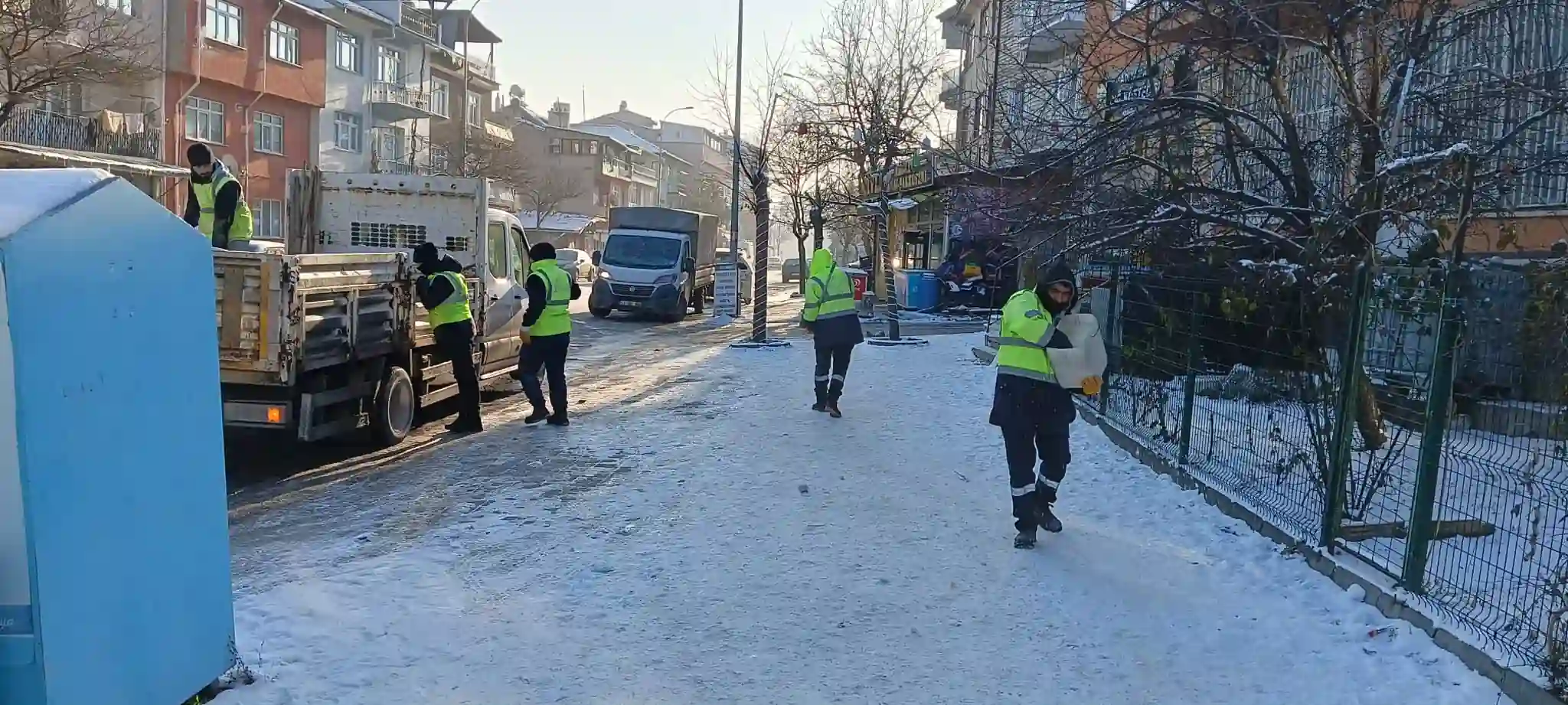 Kütahya’da Ekipler, Tuzlama Çalışması Yaptı
