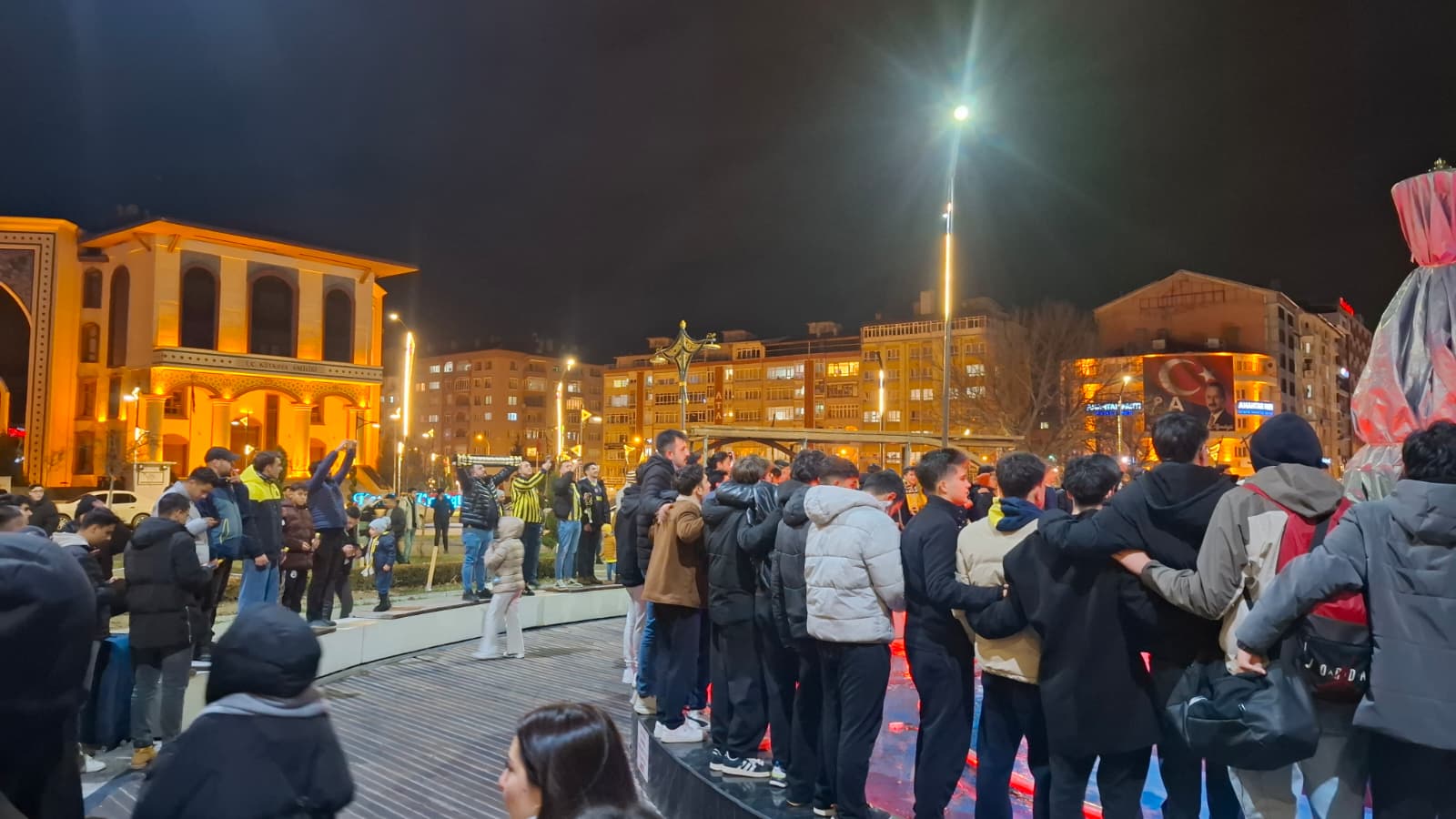 Kütahya'da Fenerbahçe Taraftarı Kupa'yı Kutladı (2)-1