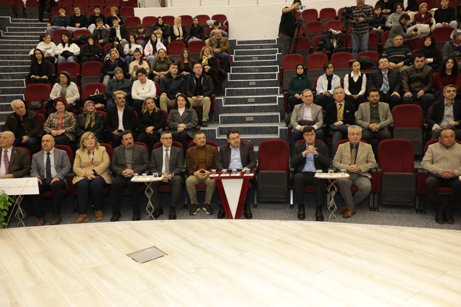 Kütahya’da Geleceğin Köşe Yazarları Ödüllendirildi (1)