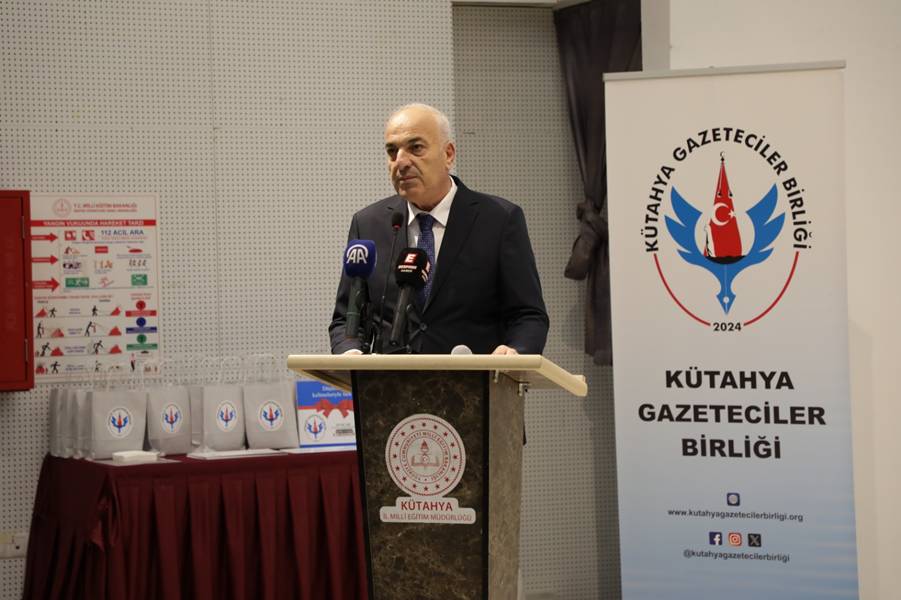 Kütahya’da Geleceğin Köşe Yazarları Ödüllendirildi (2)