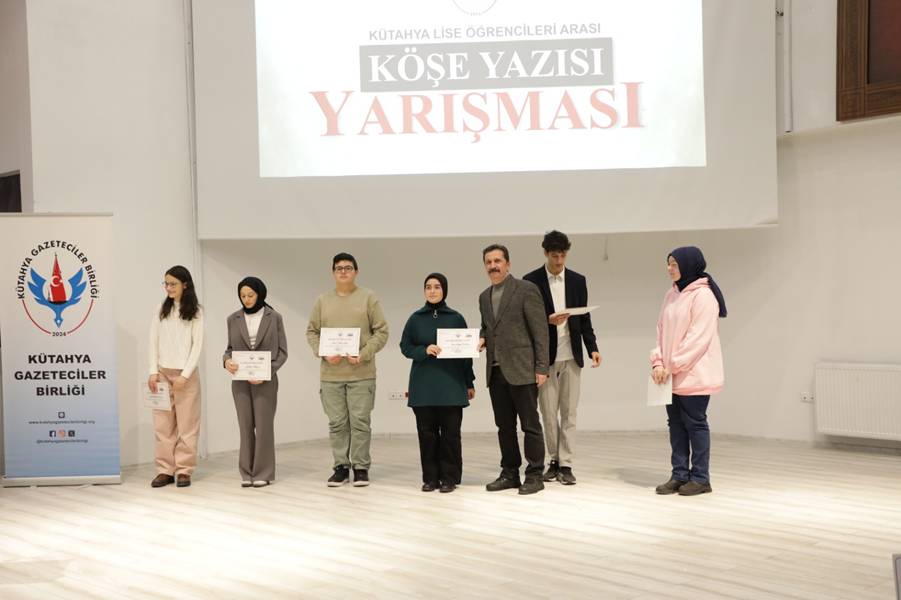 Kütahya’da Geleceğin Köşe Yazarları Ödüllendirildi (6)