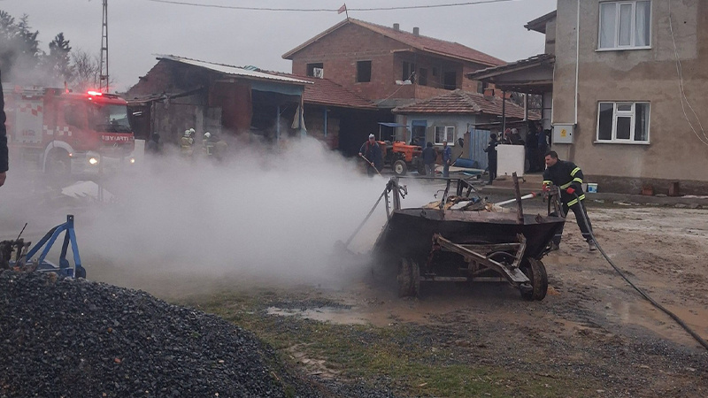Kütahya’da Göçeri Köyünde Dam Ve Samanlık Yangını 1