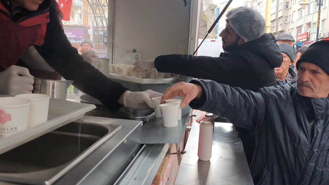 Kütahya’da Miraç Kandilinde Sıcak Salep Ikramı (5)