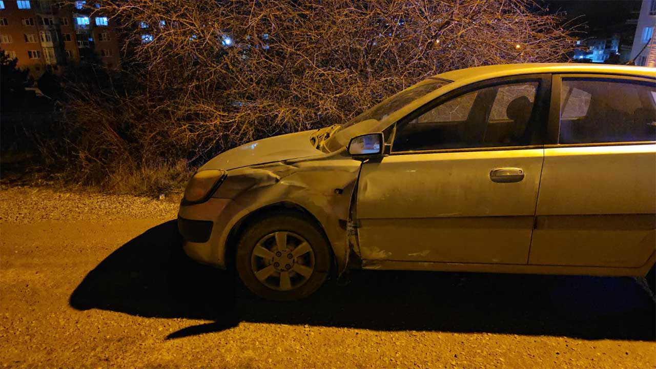 Kütahya’da Motosiklet Otomobile Çarptı, 1 Yaralı 6