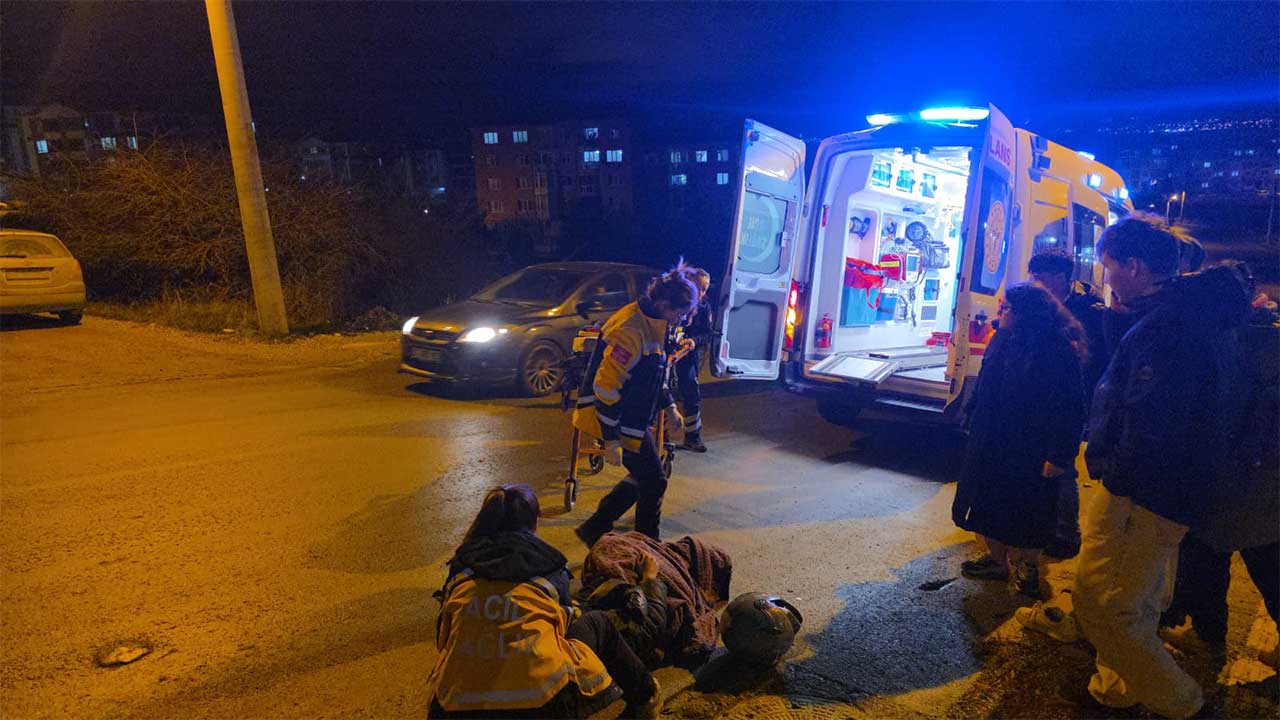 Kütahya’da Motosiklet Otomobile Çarptı, 1 Yaralı4