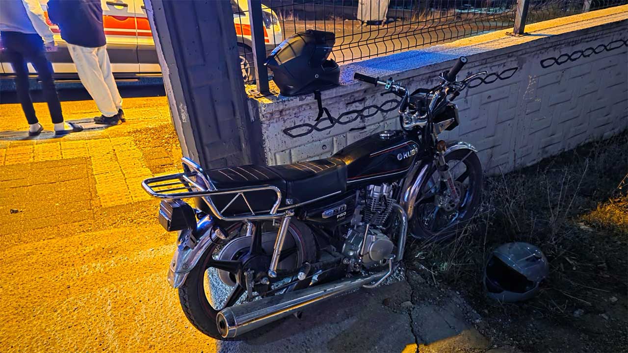 Kütahya’da Motosiklet Otomobile Çarptı, 1 Yaralı5