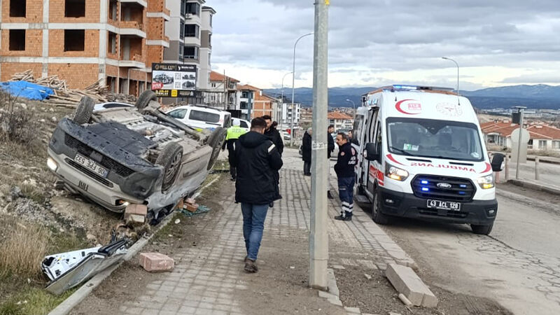 Kütahya’da Otomobil Takla Attı, Emniyet Kemeri Hayat Kurtardı (4)