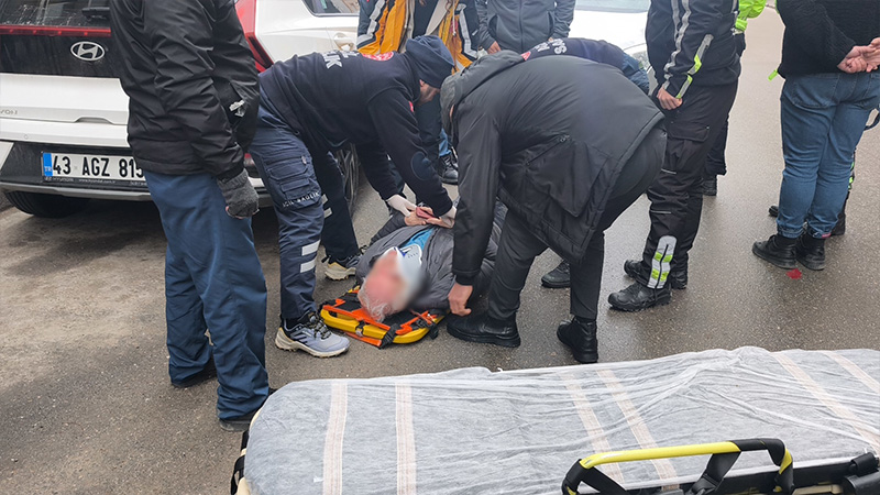 Kütahya’da Otomobil Yayaya Çarptı, 1 Yaralı (5)