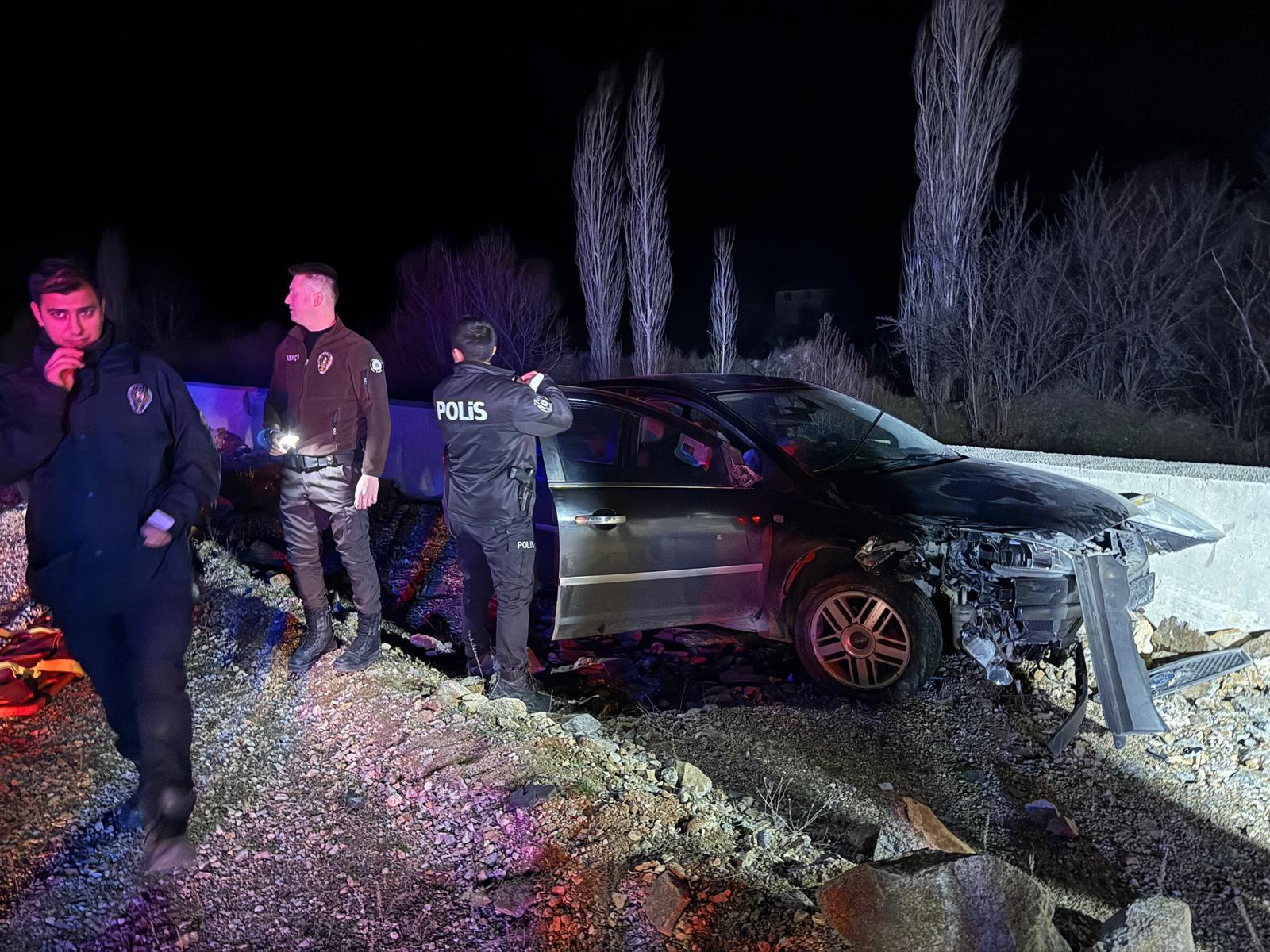 Kütahya’da Otomobille Motosiklet Çarpıştı, 2 Yaralı (5)-1