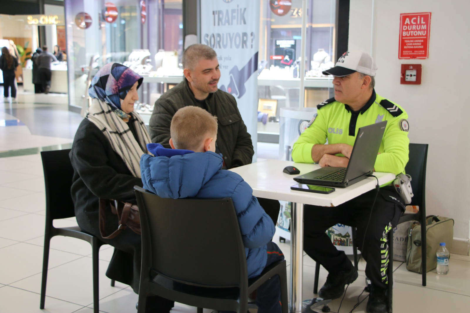 Kütahya’da Polis Memuru Sordu, Vatandaşlar Cevapladı (7)