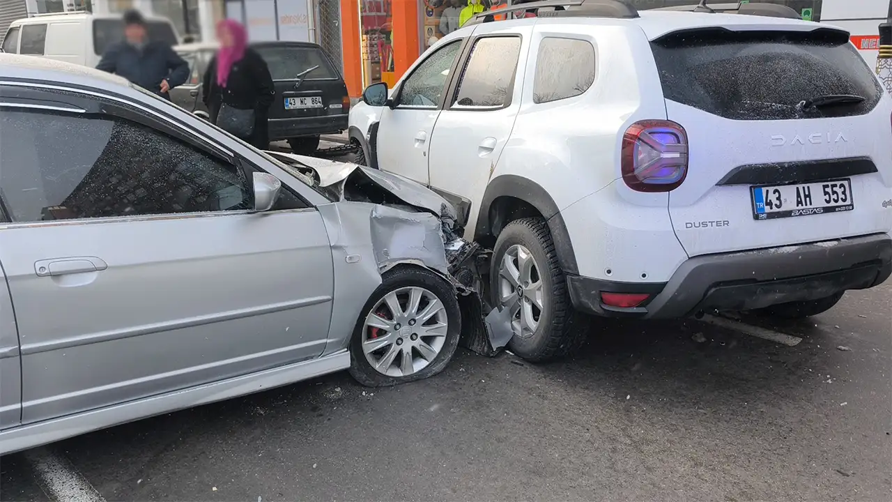 Kütahya’da Satışını Vereceği Otomobille Kaza Yaptı4