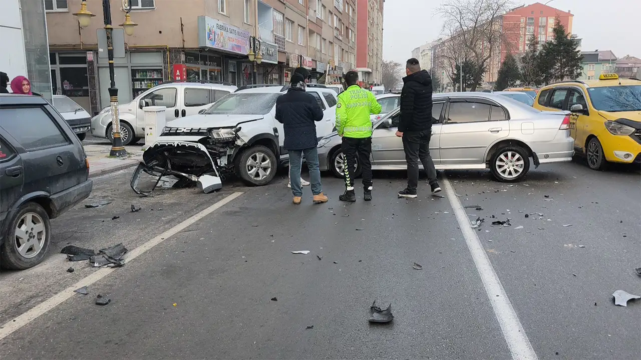 Kütahya’da Satışını Vereceği Otomobille Kaza Yaptı5